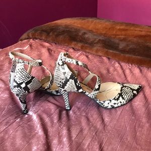 Snakeskin Pointed Heels 👠